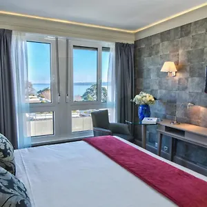 Longchamp Hotel